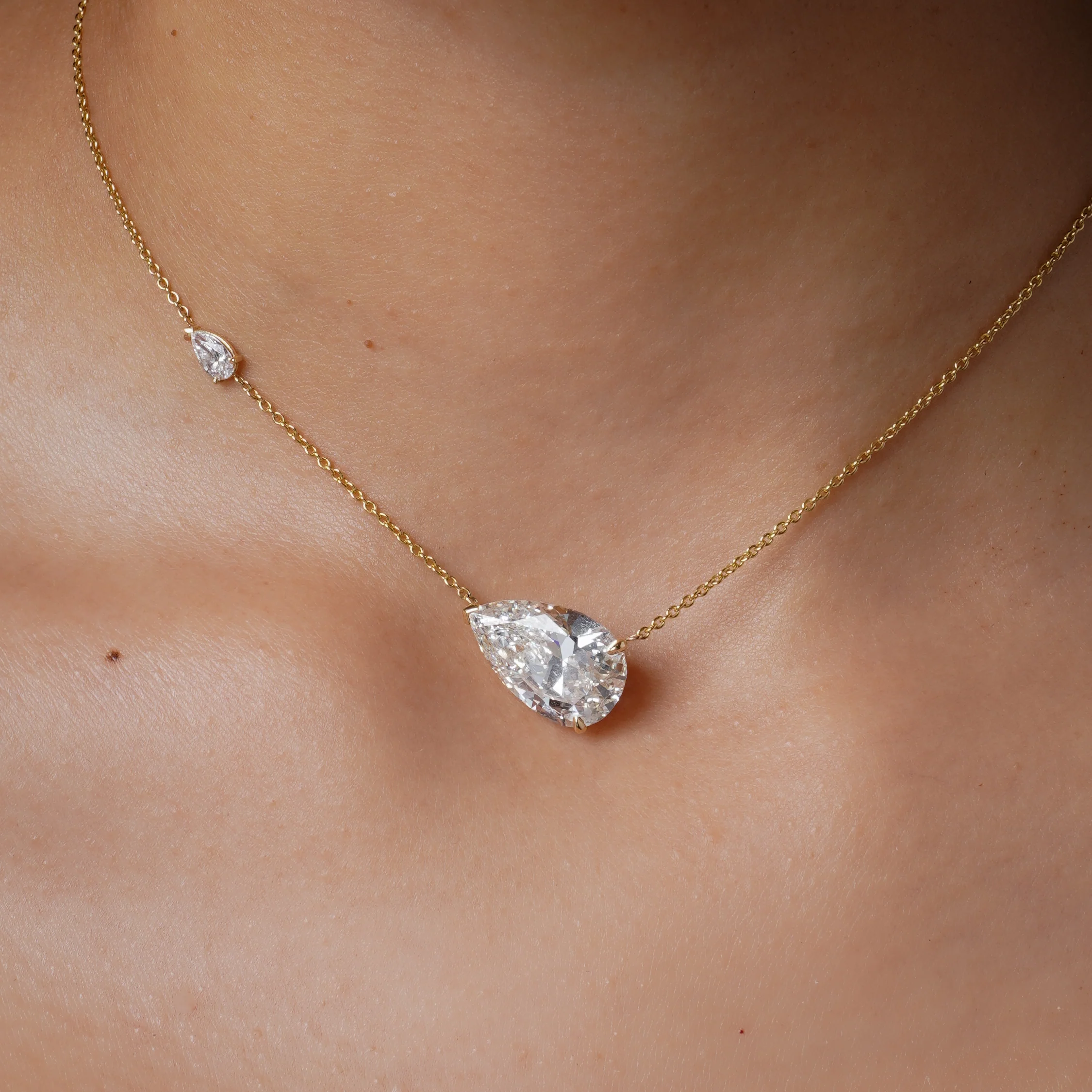 DIAMOND EAST WEST PEAR PENDANT NECKLACE - Image 2