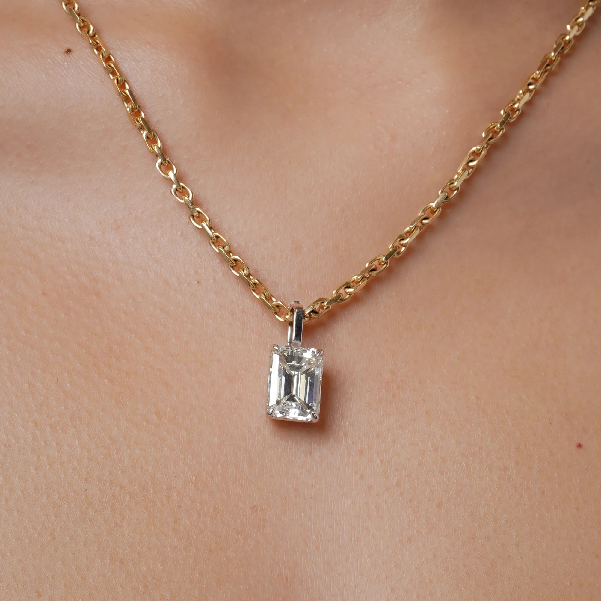 DIAMOND EMERALD CUT PENDANT NECKLACE - Image 2