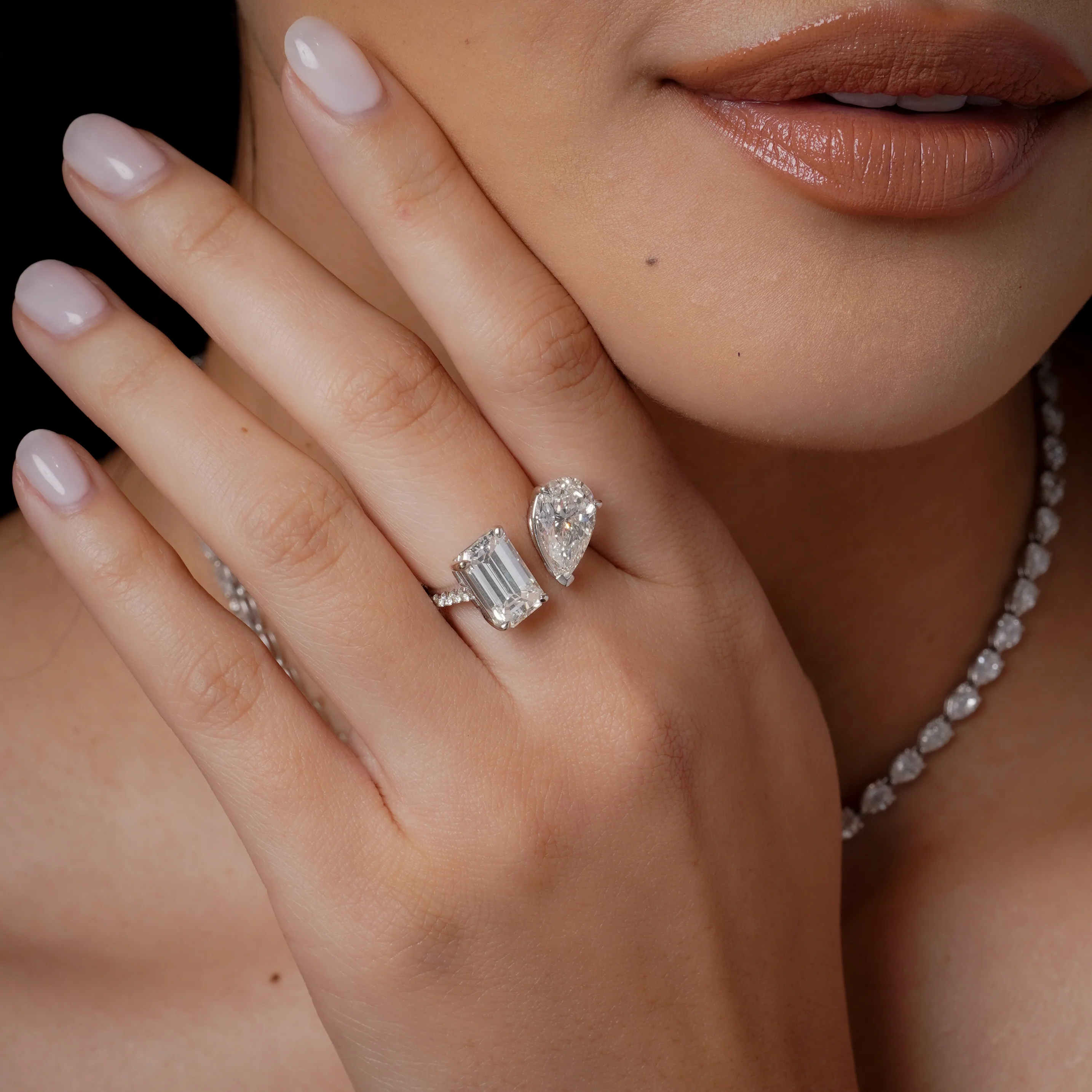 DIAMOND EMERALD & PEAR TWIN RING - Image 2