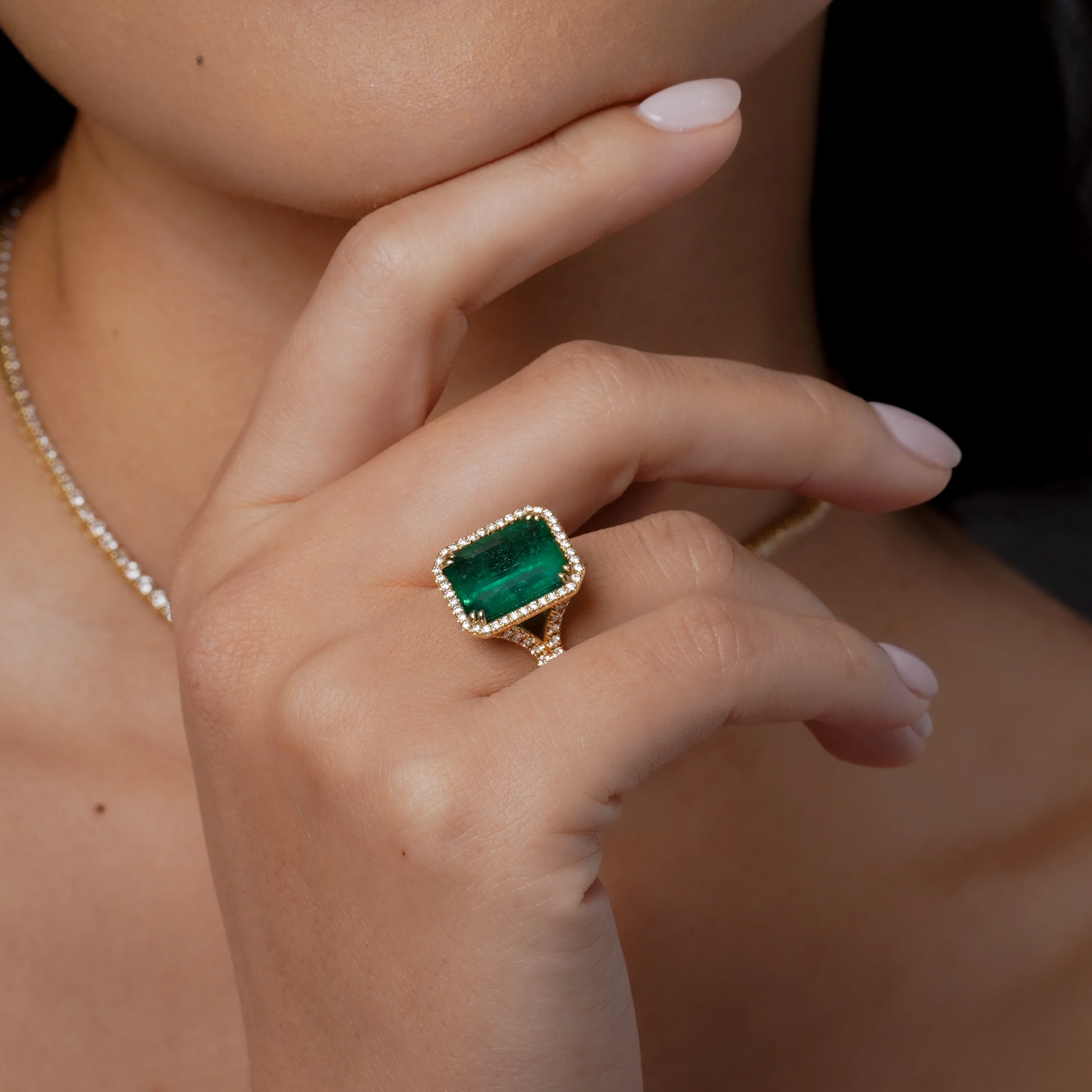 EMERALD & DIAMOND HALO COCKTAIL RING - Image 2