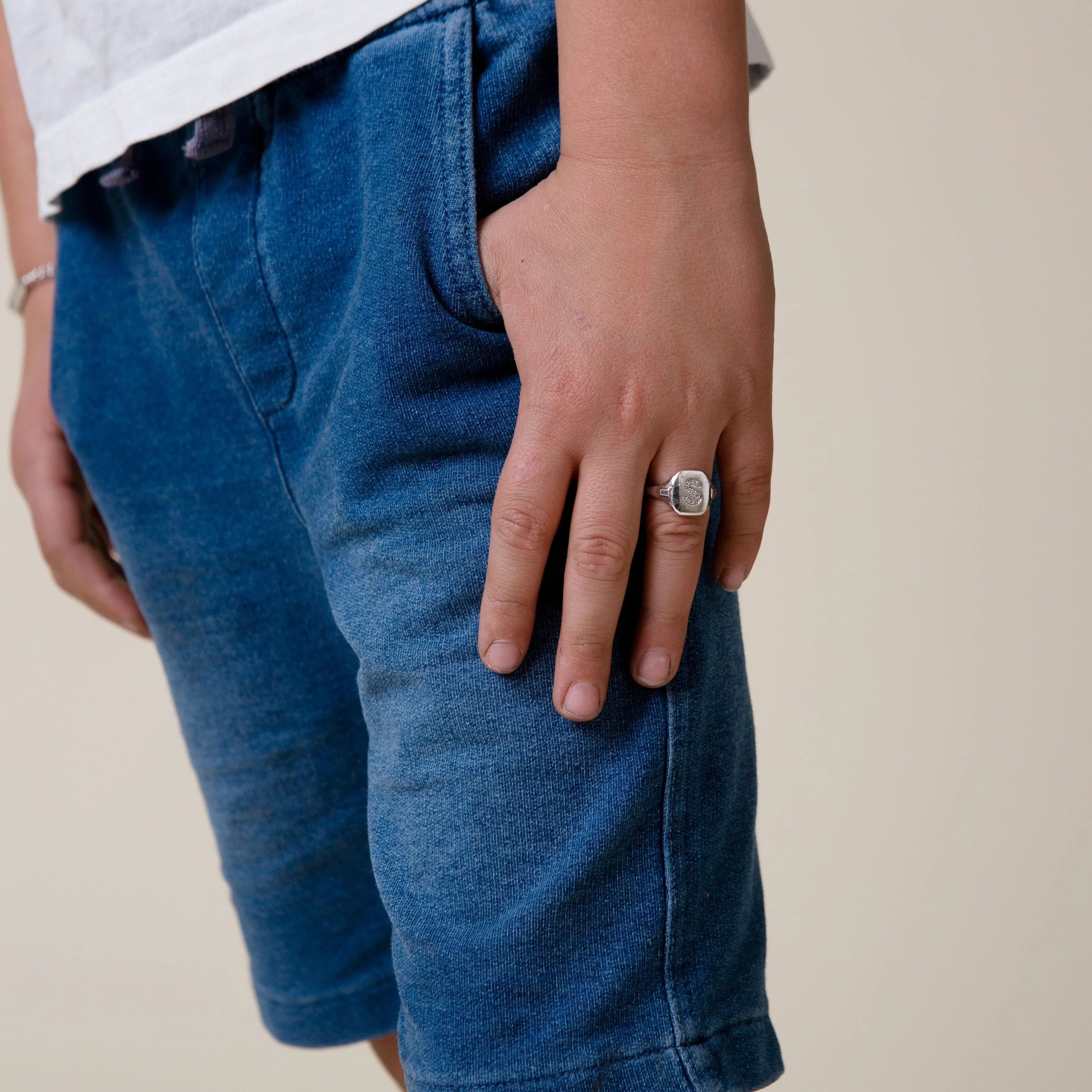 MINI ME DIAMOND INITIAL PINKY RING - Image 2