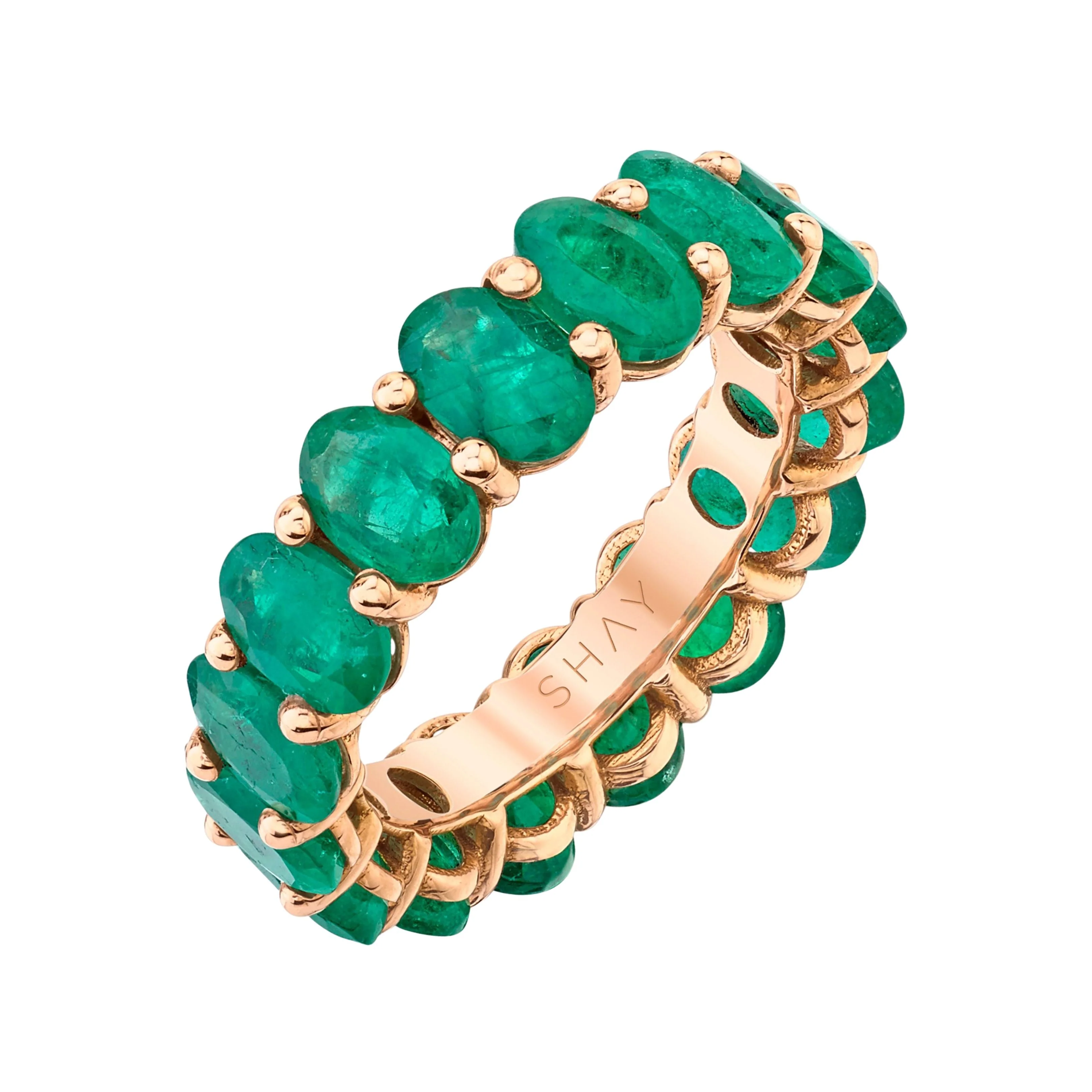 MEN'S EMERALD OVAL ETERNITY BAND - Image 3