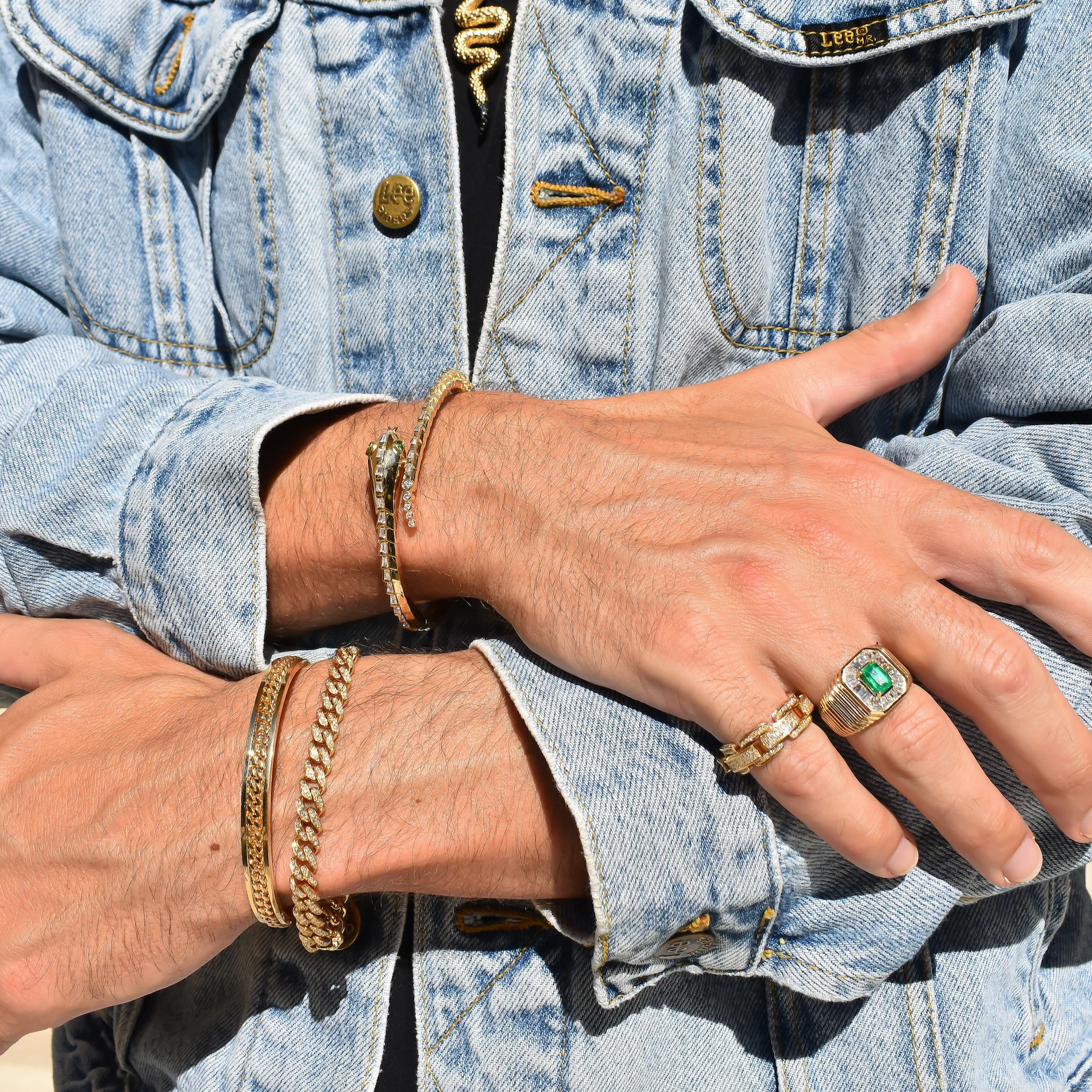 MEN'S SOLID GOLD LINK LINED BANGLE - Image 2