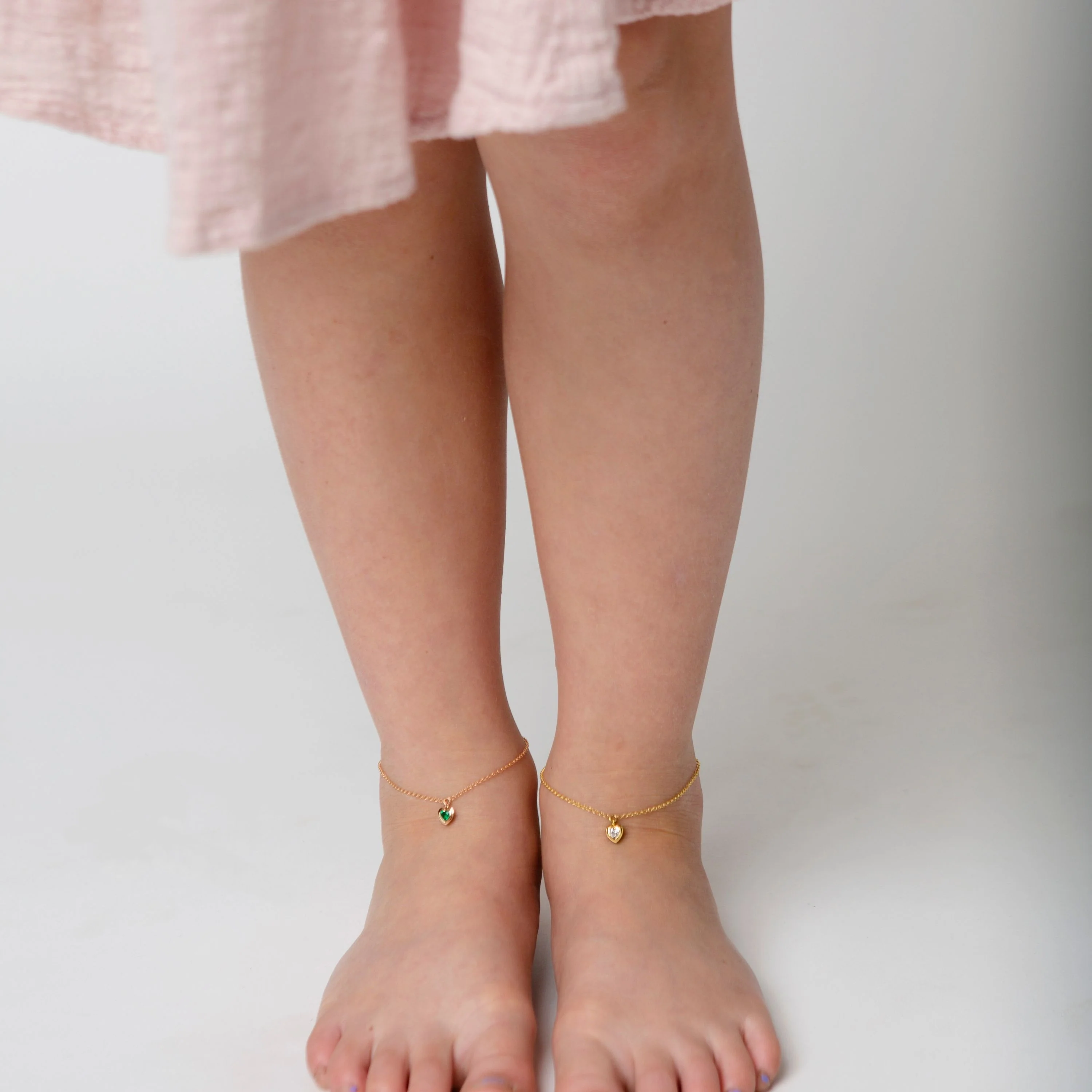 MINI ME EMERALD BEZEL HEART DROP ANKLET - Image 2
