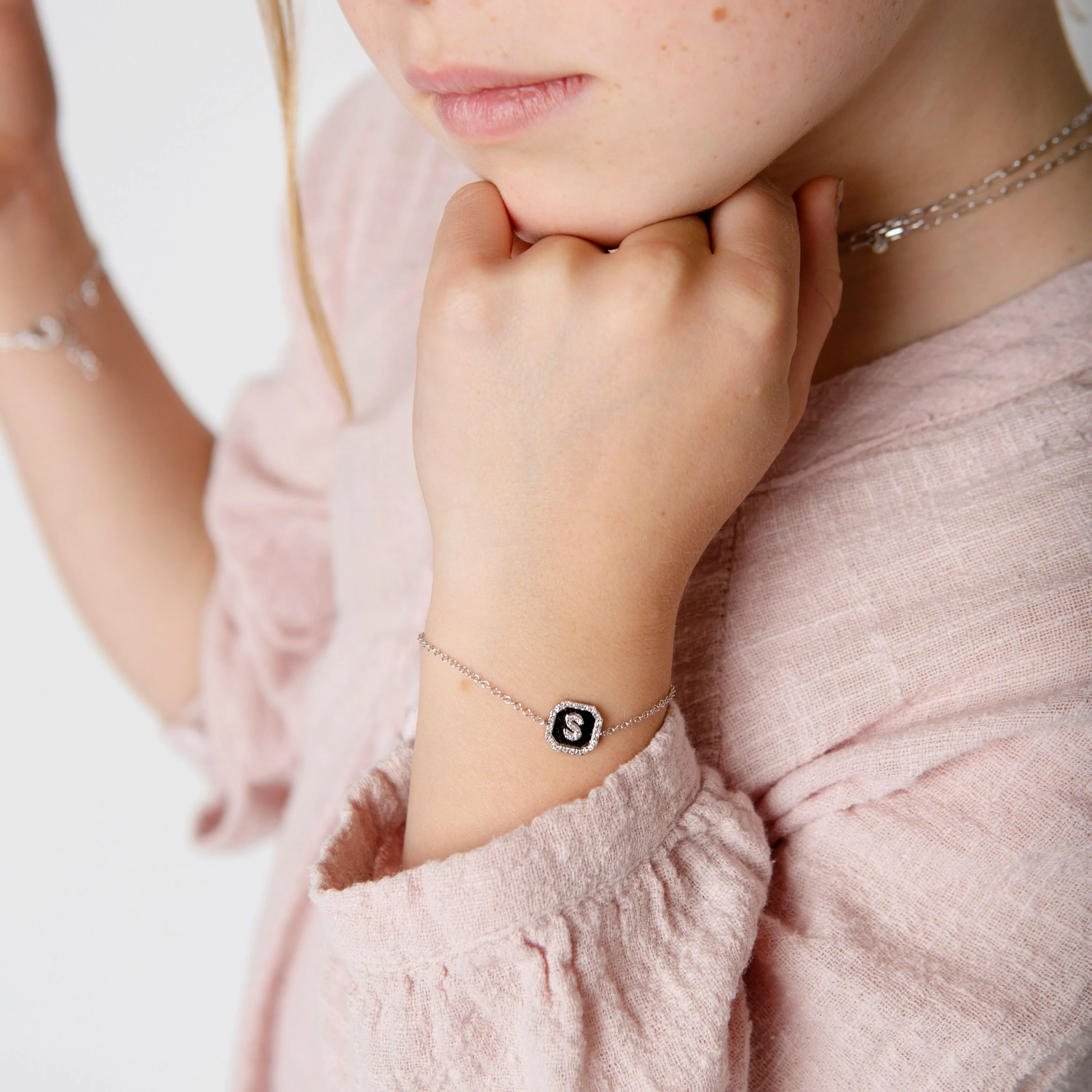 MINI ME DIAMOND PAVE BABY INITAL NAMEPLATE BRACELET - Image 2